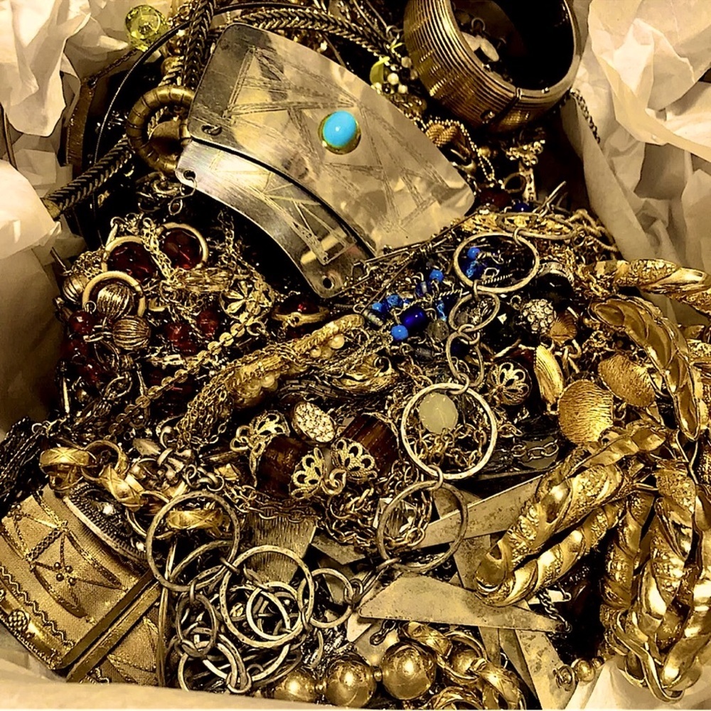 1 LB bulk Curated or Unsearched jewelry lot~ vintage 2 mod, gold or silver